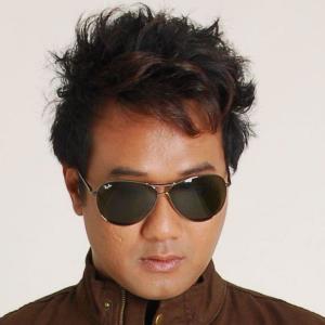 ดาวน์โหลดและฟังเพลง No No No พร้อมเนื้อเพลงจาก Kelly Azman