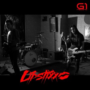 ดาวน์โหลดและฟังเพลง รักไม่ใช่ทุกอย่าง พร้อมเนื้อเพลงจาก LIPSTIXX