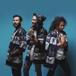 Listen to Rindu Ramadhan song with lyrics from Febri Yoga