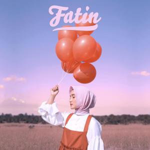 收聽Fatin的Jingga歌詞歌曲