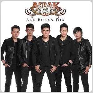 Dengarkan lagu Aku Bukan Dia nyanyian Asbak Band dengan lirik