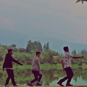 Dengarkan lagu Ibu nyanyian VALLMOAD dengan lirik