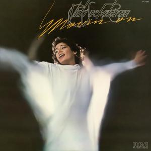 ดาวน์โหลดและฟังเพลง Movin On พร้อมเนื้อเพลงจาก Vicki Sue Robinson