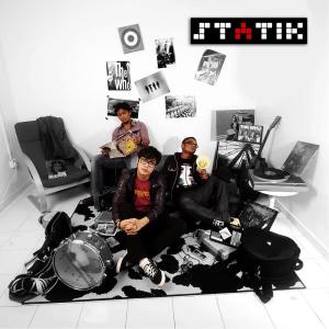 Dengarkan Kehadiranku lagu dari Statik dengan lirik