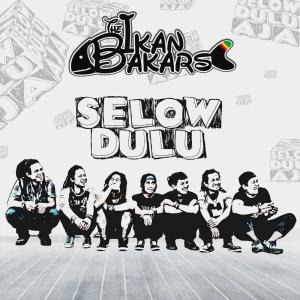 Dengarkan Biru lagu dari The Ikan Bakars dengan lirik