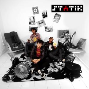 ดาวน์โหลดและฟังเพลง Kehadiranku พร้อมเนื้อเพลงจาก Statik