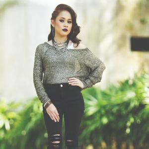 Listen to Aku Rela song with lyrics from Bella Iezara