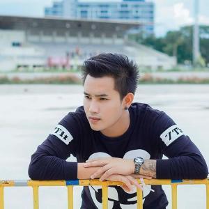 收聽ป๊อป นพรัตน์的คนเคยถิ่ม歌詞歌曲