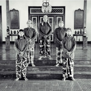 收听Matahari Jingga的Suluk Kanjeng Sunan (Suluk Linglung Sunan Kalijogo)歌词歌曲