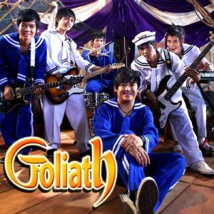 Dengarkan lagu Cinta Pertama nyanyian Goliath dengan lirik