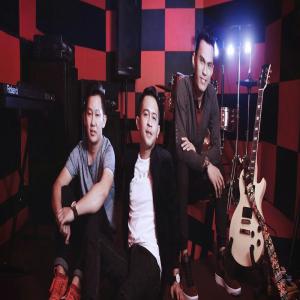 Listen to Mati Berdiri song with lyrics from The Potters