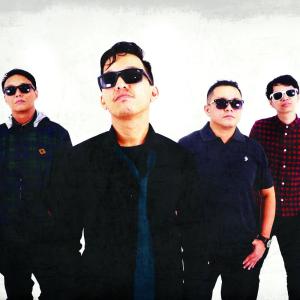 Dengarkan Revolusi lagu dari Terapi Distorsi dengan lirik