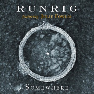 Dengarkan Somewhere lagu dari Runrig dengan lirik