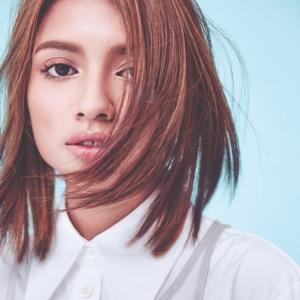 Listen to Shi Jie Jin Tou (伴奏) song with lyrics from Jeryl Lee