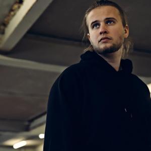 Dengarkan Fliegen ohne Flügel lagu dari MADUH dengan lirik