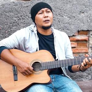 收听Eko Sukarno的Bongkar Akustik歌词歌曲