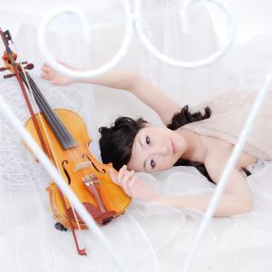 ดาวน์โหลดและฟังเพลง 爱 พร้อมเนื้อเพลงจาก 林哲宇