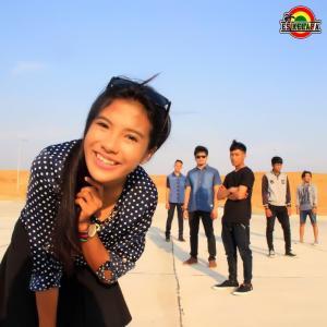 Listen to Hey Kamu song with lyrics from Es Kelapa Reggae