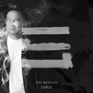 Dengarkan lagu Lurus nyanyian Riri Mestica dengan lirik