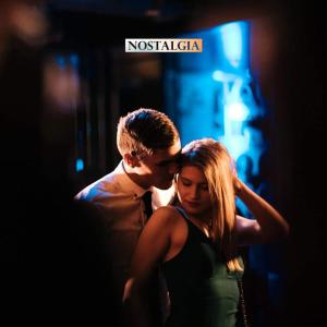 收听Nostalgia的Alone歌词歌曲