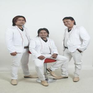 收听Trio Agian的Kukagum Hormat Akan Engkau歌词歌曲