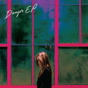 ดาวน์โหลดและฟังเพลง Fluorescent Lovers พร้อมเนื้อเพลงจาก Jacqui Siu