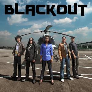 Dengarkan lagu Tak Sanggup Lagi Denganmu nyanyian Blackout dengan lirik