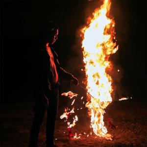 Dengarkan lagu Warning nyanyian H!zzy dengan lirik