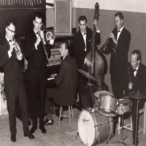 ดาวน์โหลดและฟังเพลง The Sweetheart Tree พร้อมเนื้อเพลงจาก The Bridge City Jazzmen