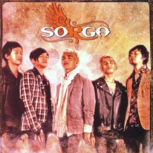 Dengarkan lagu Satukan Cinta Kita nyanyian Sorga dengan lirik