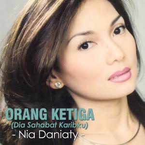 收聽Nia Daniaty的Gelas - Gelas Kaca歌詞歌曲