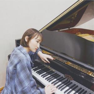 Listen to 弹琴给谁听 song with lyrics from 陈雪凝