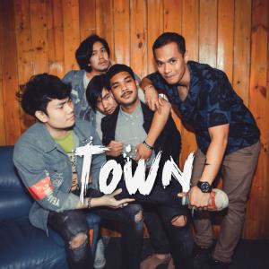 ดาวน์โหลดและฟังเพลง สูญเปล่า พร้อมเนื้อเพลงจาก Town