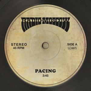 ดาวน์โหลดและฟังเพลง Pacing พร้อมเนื้อเพลงจาก Radio Moscow
