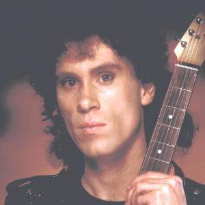 收聽Satellite Spies的It Must Be Love歌詞歌曲