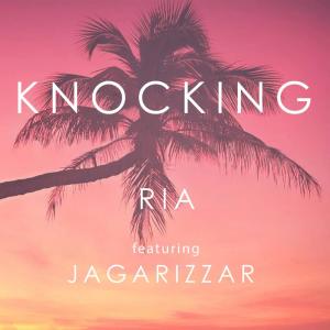 ดาวน์โหลดและฟังเพลง Knocking พร้อมเนื้อเพลงจาก Ria