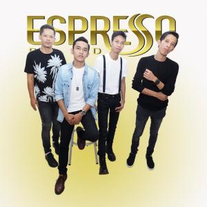 收听Espresso的Palsu歌词歌曲