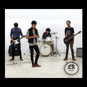 Dengarkan lagu สัญญาฮัก nyanyian อีสานโร้ด dengan lirik