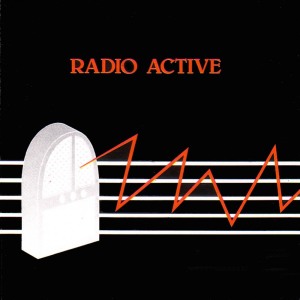 ดาวน์โหลดและฟังเพลง Radio พร้อมเนื้อเพลงจาก Radio Active