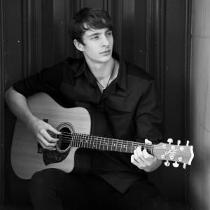 收聽羅藝恆的Missing You歌詞歌曲