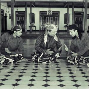 Dengarkan Kalatidha lagu dari Matahari Jingga dengan lirik