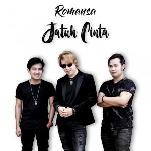 Dengarkan lagu Jatuh Cinta nyanyian Romansa dengan lirik