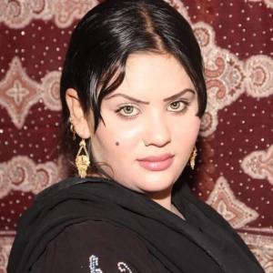 Listen to Pashto Tappy song with lyrics from Kainat