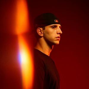 ILLENIUM ดาวน์โหลดและฟังเพลงฮิตจาก ILLENIUM