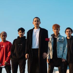 Middle Lane ดาวน์โหลดและฟังเพลงฮิตจาก Middle Lane