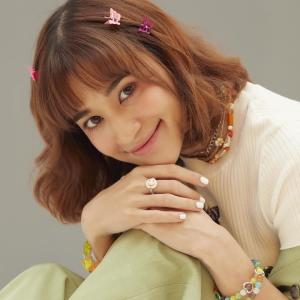 Zom Marie ดาวน์โหลดและฟังเพลงฮิตจาก Zom Marie