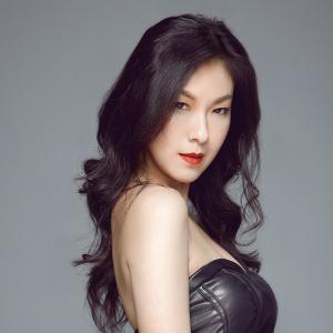 嫚凌 ดาวน์โหลดและฟังเพลงฮิตจาก 嫚凌