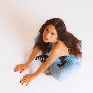 Olivia Rodrigo ดาวน์โหลดและฟังเพลงฮิตจาก Olivia Rodrigo