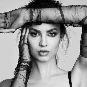 Sofia Carson ดาวน์โหลดและฟังเพลงฮิตจาก Sofia Carson