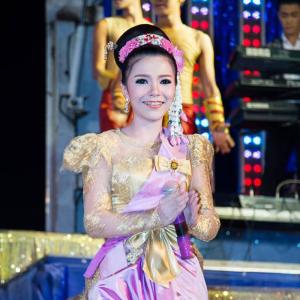 เบลล์ เสียงอิสาน ท็อปไลน์